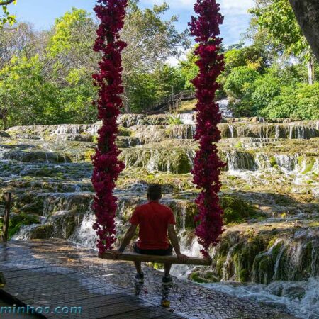 Cachoeira de tufas calcárias - Nascente Azul